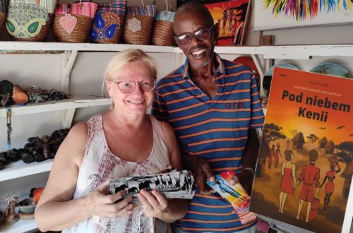 Książka Pod niebem Kenii - przedsprzedaż książki z Kenią w tle